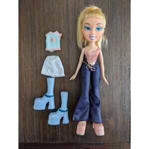 Bratz Flaunt it! 2002 Cloe V2 Variant Doll with Fashion Outfits Set Hard To Find